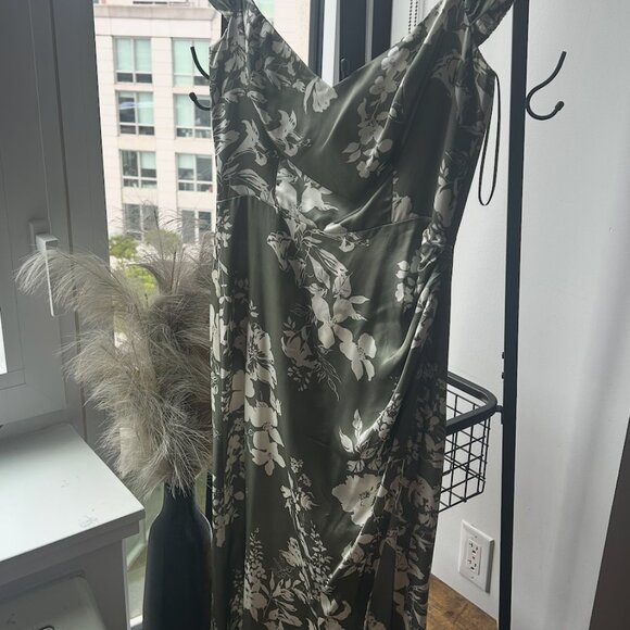 Reformation midi silk dress - sage green and white floral - size 4 - Picture 4 of 7